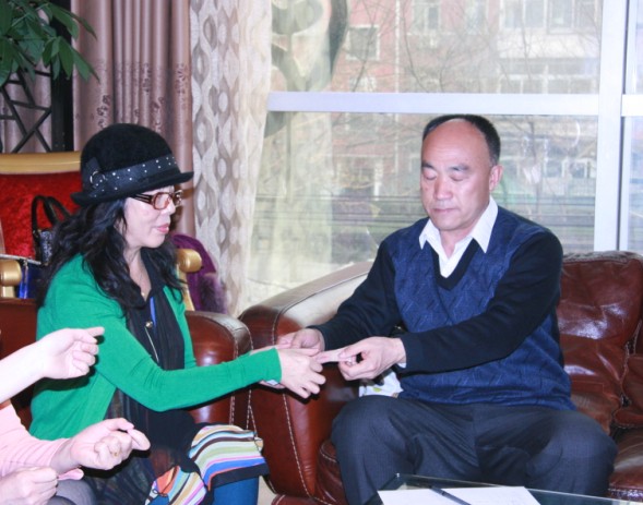 继峰老总_时代峰峻老总李飞图片(2)